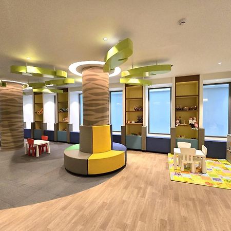 Oceanfront Beach Resort - Sha Extra Plus Patong Eksteriør billede The Children's Museum of Oak Park