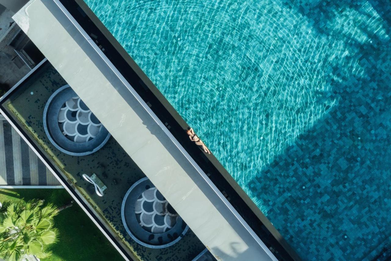 Oceanfront Beach Resort - Sha Extra Plus Patong Eksteriør billede A pool with a swim jet