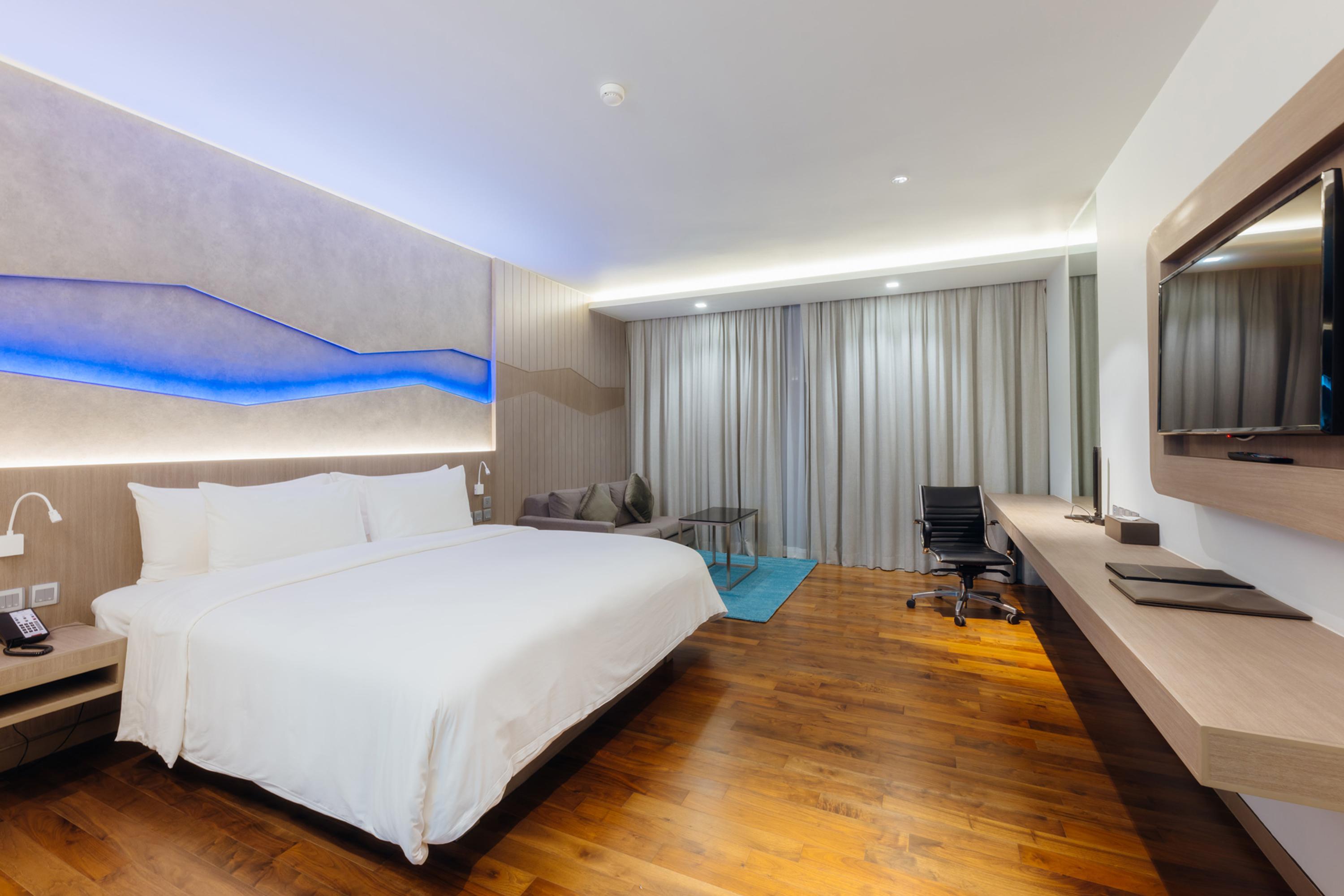 Oceanfront Beach Resort - Sha Extra Plus Patong Eksteriør billede Deluxe Room