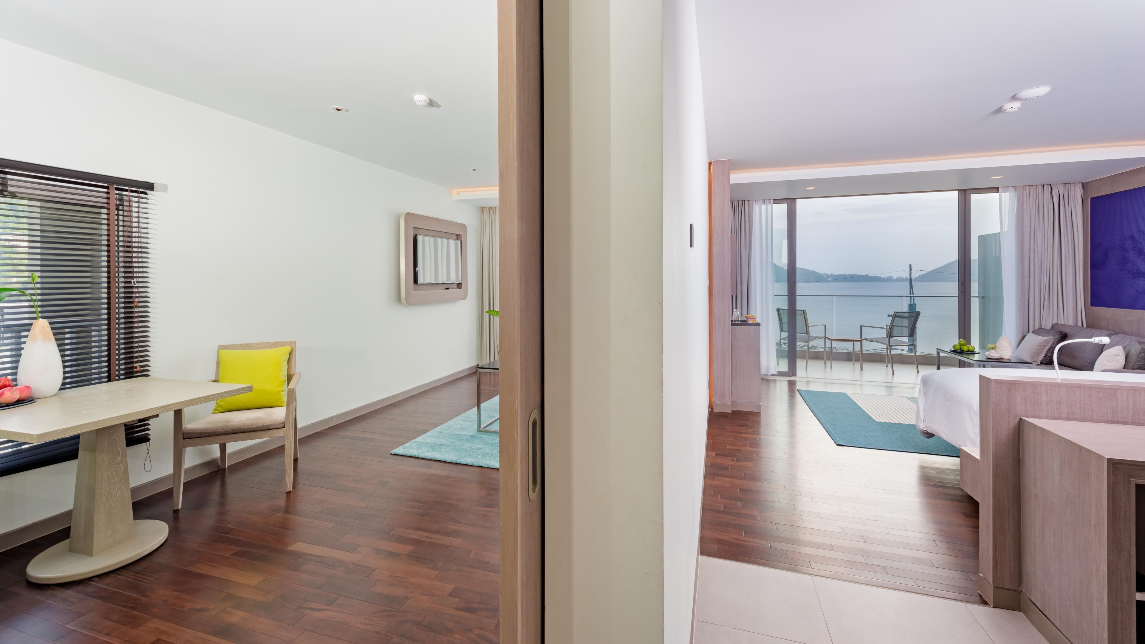 Oceanfront Beach Resort - Sha Extra Plus Patong Eksteriør billede A room at the hotel