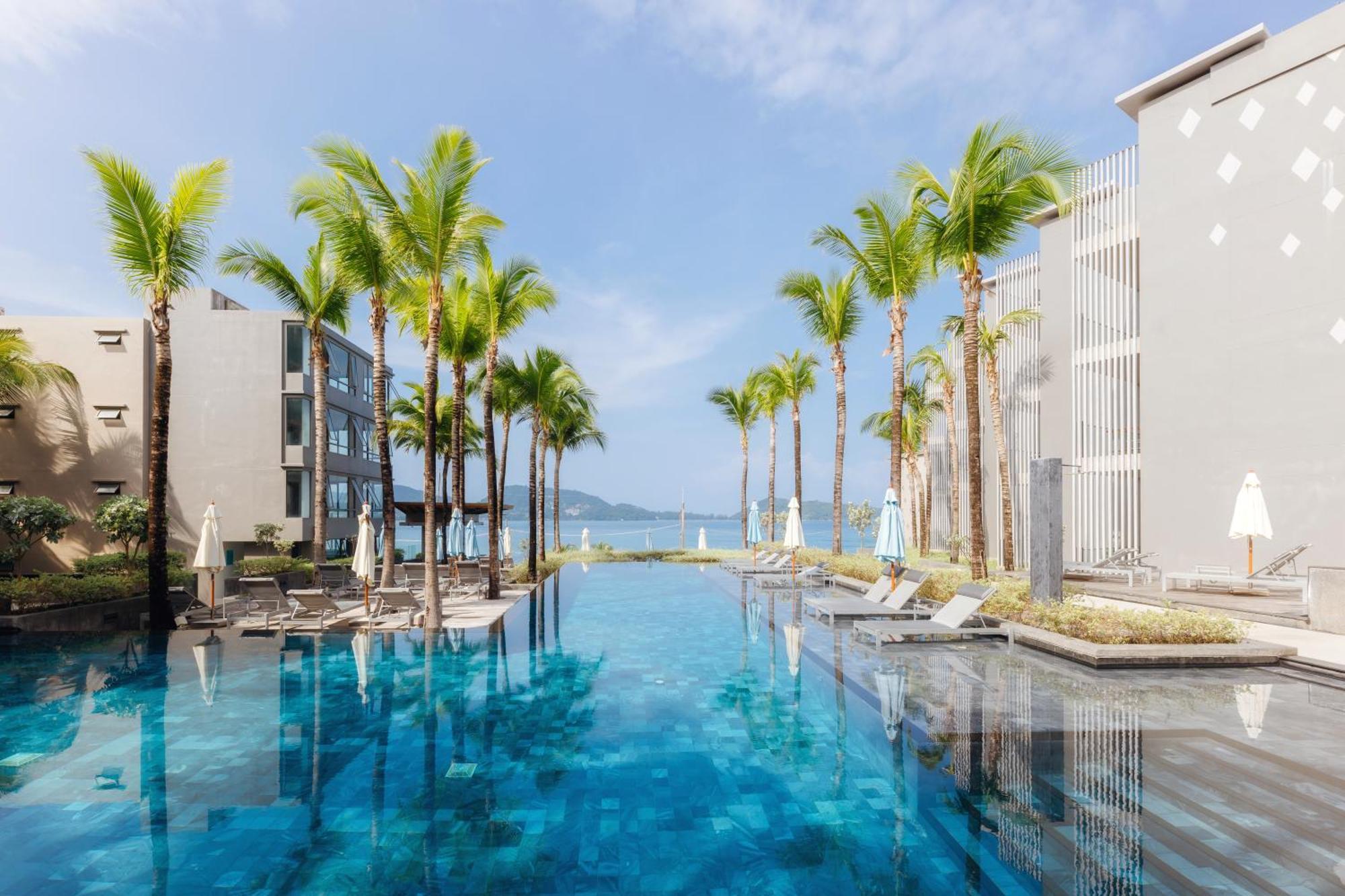 Oceanfront Beach Resort - Sha Extra Plus Patong Eksteriør billede The swimming pool at the hotel