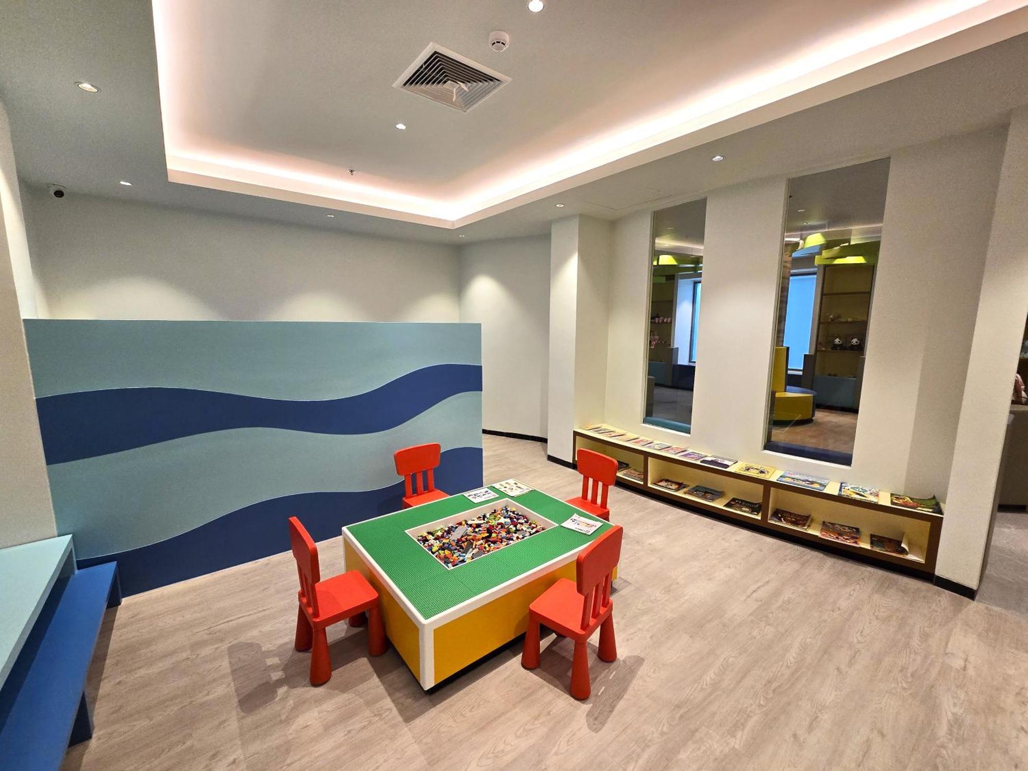 Oceanfront Beach Resort - Sha Extra Plus Patong Eksteriør billede The Children's Museum