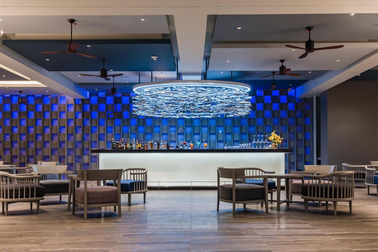 Oceanfront Beach Resort - Sha Extra Plus Patong Eksteriør billede The bar at the Royal Wing Suites and Spa