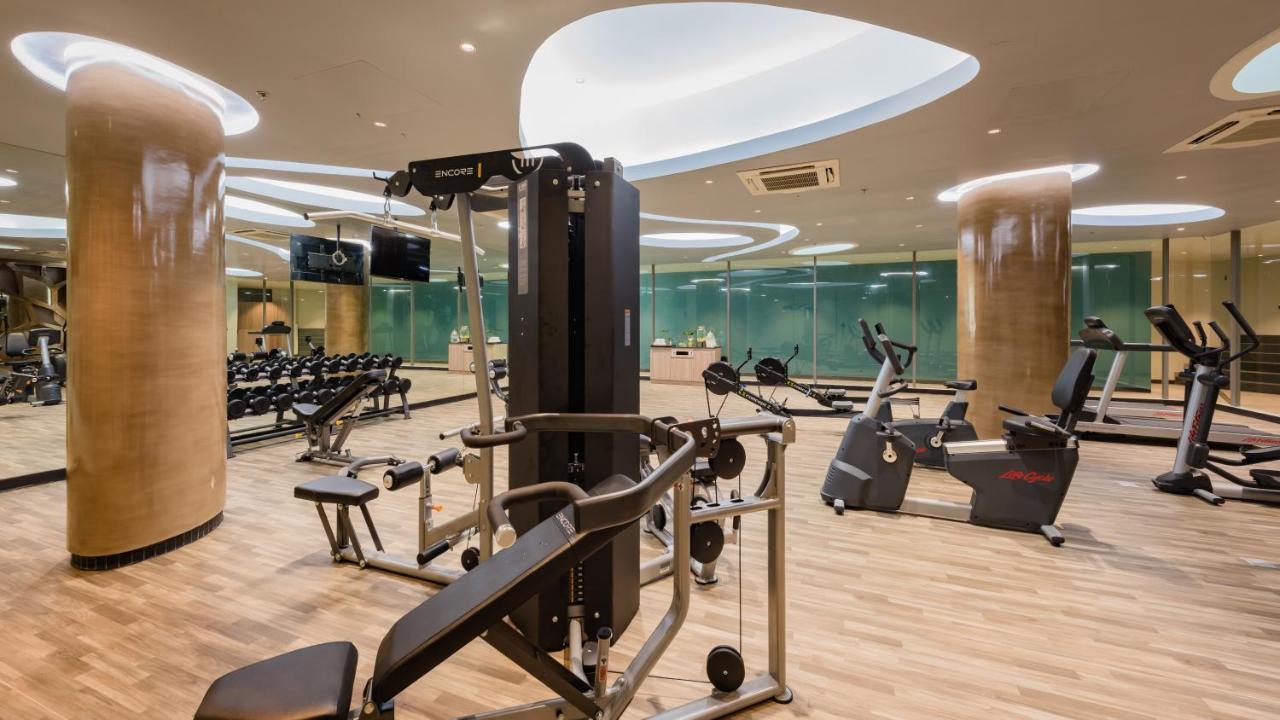 Oceanfront Beach Resort - Sha Extra Plus Patong Eksteriør billede The gym at the hotel