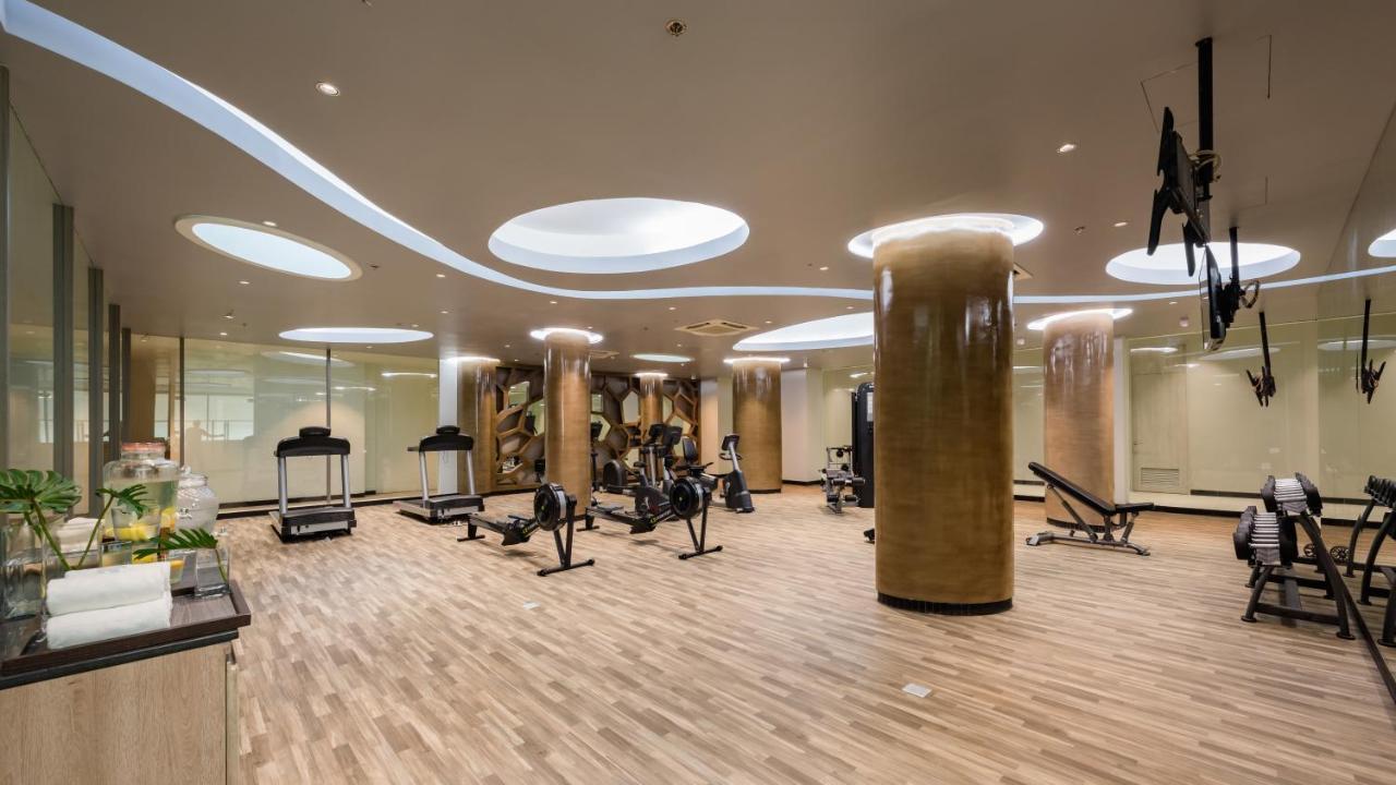 Oceanfront Beach Resort - Sha Extra Plus Patong Eksteriør billede The gym at the Ritz-Carlton, DIFC