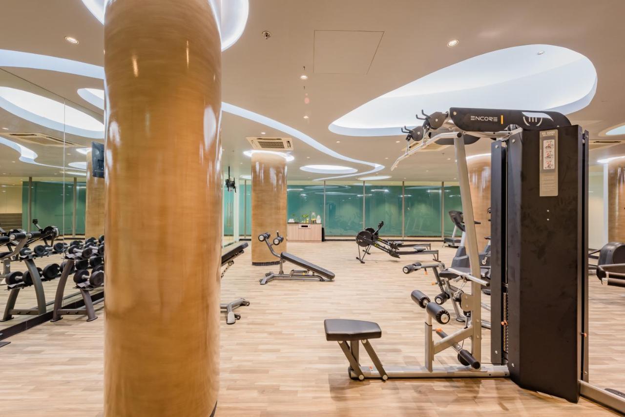 Oceanfront Beach Resort - Sha Extra Plus Patong Eksteriør billede The gym at the hotel