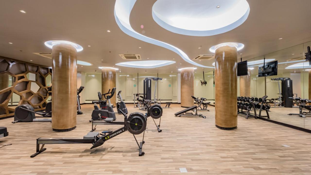 Oceanfront Beach Resort - Sha Extra Plus Patong Eksteriør billede The gym at the hotel